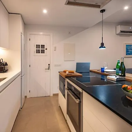 Modern Renovated Faro I, Free Wi-fi * カラン・ボッシュ