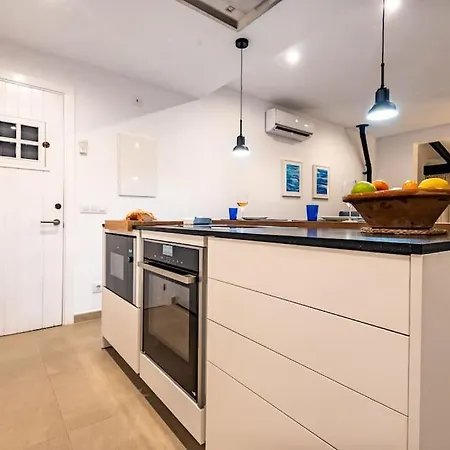 Modern Renovated Faro I, Free Wi-fi Вилла *