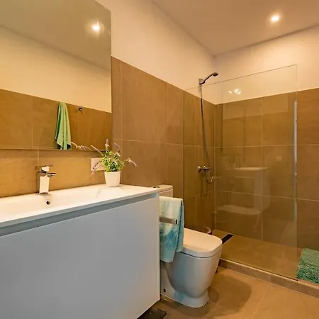 Modern Renovated Faro I, Free Wi-fi Вилла *
